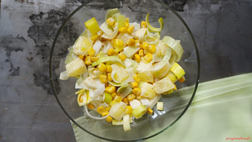 Surówka z pora i ananasa