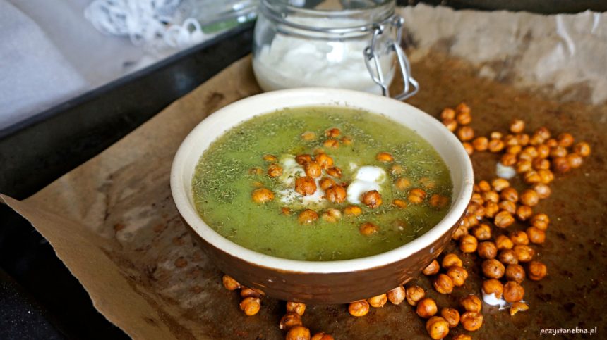 Zupa krem z brokułów z pieczoną ciecierzycą