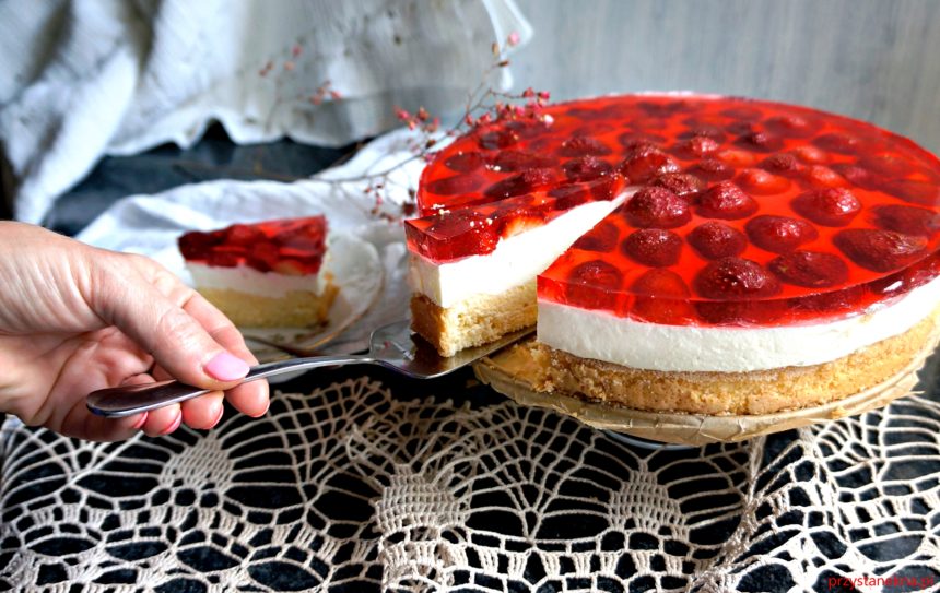 sernik na zimno z truskawkami