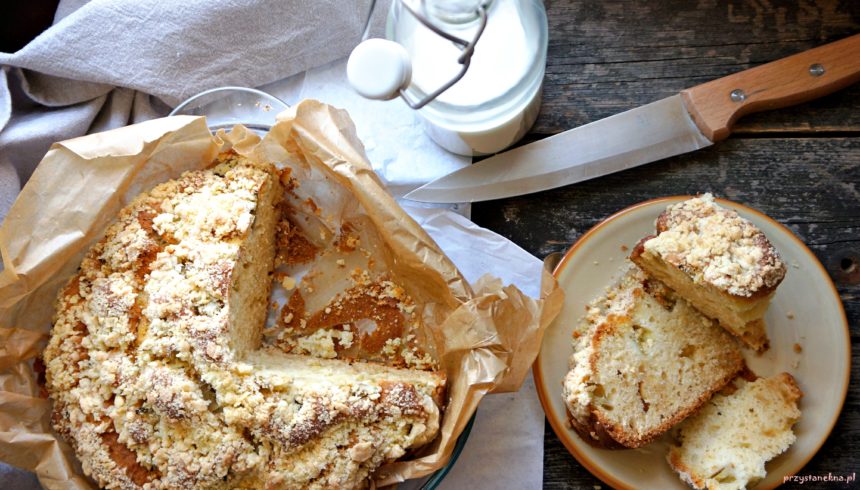 Ciasto ucierane z rabarbarem