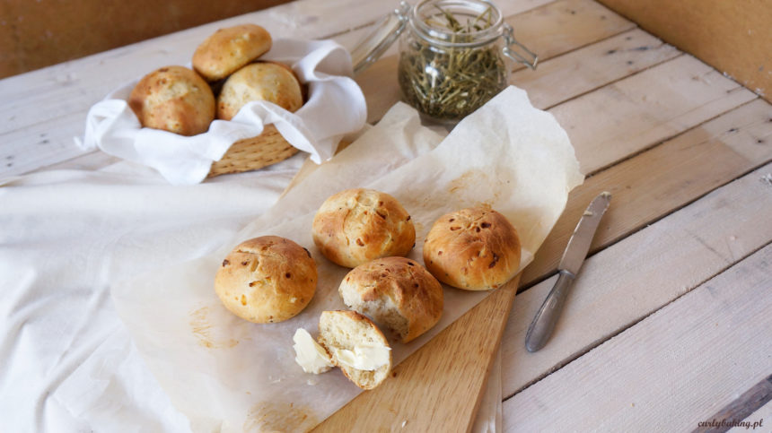 bułki cebulowe z ziołami prowansalskimi