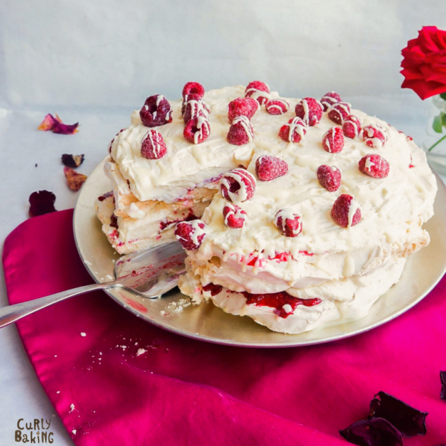 tort bezowy z białą czekoladą